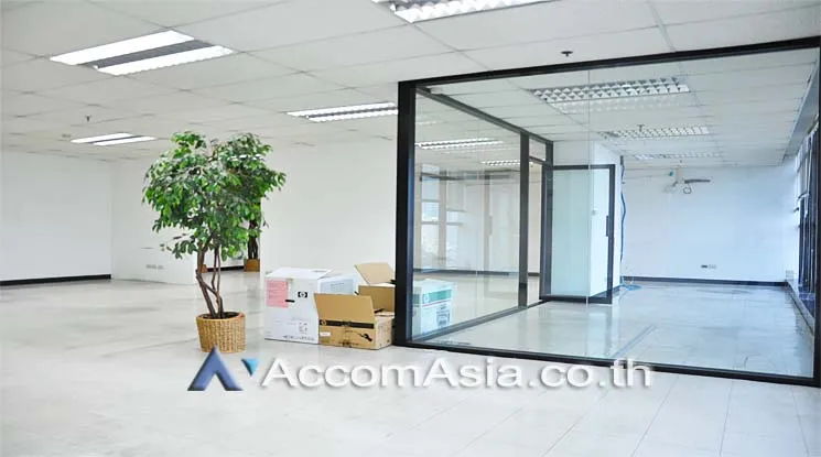 unit Office space For Rent in Sukhumvit, Bangkok  near BTS Ekkamai (AA13795)
